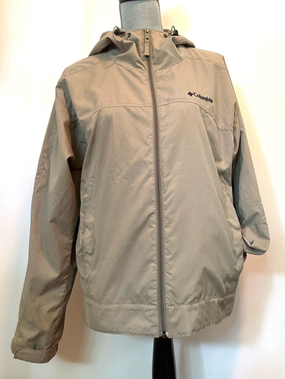 Columbia Women’s Lightweight Water Resistant Wind Breaker Sage Green Size Large